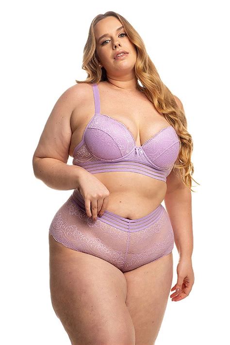 Conjunto Plus Size em Renda Sutiã Bojo Calcinha Calesson Nayane Mafort Lingerie de