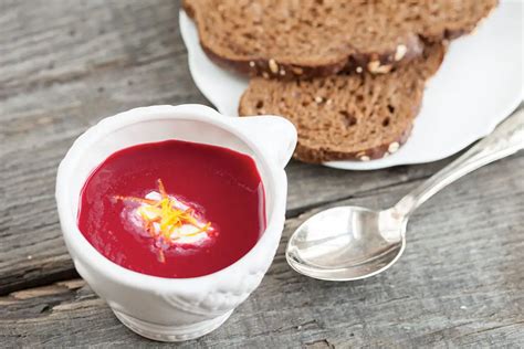 Red beet soup - ohmydish.com