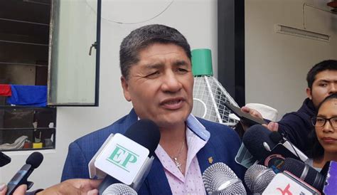 Arequipa alcalde Víctor Hugo Rivera pide disculpas y funcionaria es