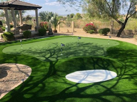 5 Reasons to Invest in a Backyard Putting Green | Turf Monsters