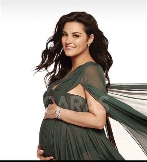 Maite Perroni Revela El Género De Su Bebé Con Tiernas Fotos ¿niña O