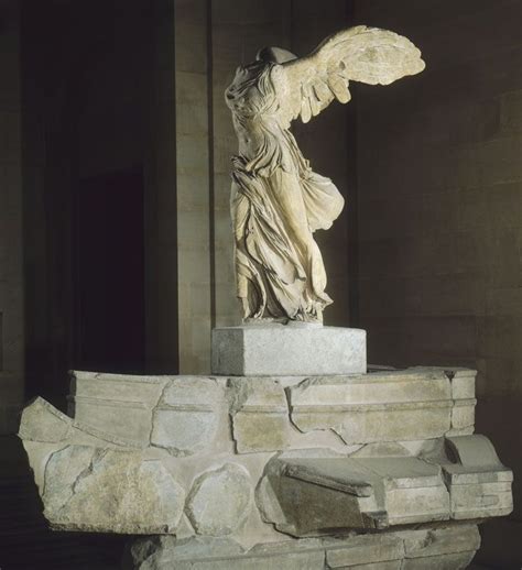 Victoire de Samothrace Marbre de Paros 1ère moitié du IIe BC musée du