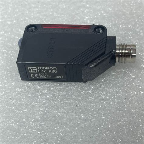 Omron E3z R86 Small Photoelectric Sensor Switch With Built In Amplifier