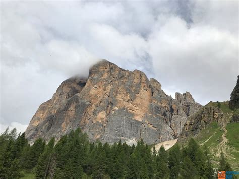 Tofana Di Rozes Per Via Ferrata Lipella Nel Mastodontico Mondo Delle