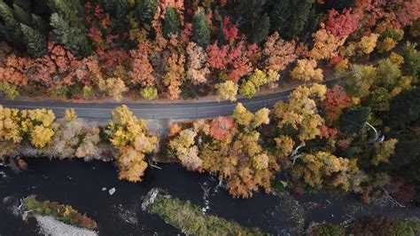 Fall colors from above. Provo Canyon, Utah. [OC] [4000x2250] : r/EarthPorn