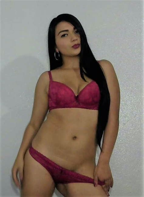 Curvy Latina Babe Sofia Gomez Shows Off Her Amazing Fuck Me Hips Photos