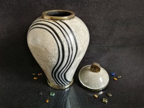 Urna Funeraria In Ceramica Raku Bianca Per Ceneri Umane O Etsy Italia