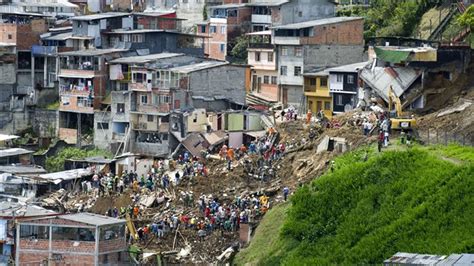 Un Glissement De Terrain Fait Au Moins Morts En Colombie Radio Canada