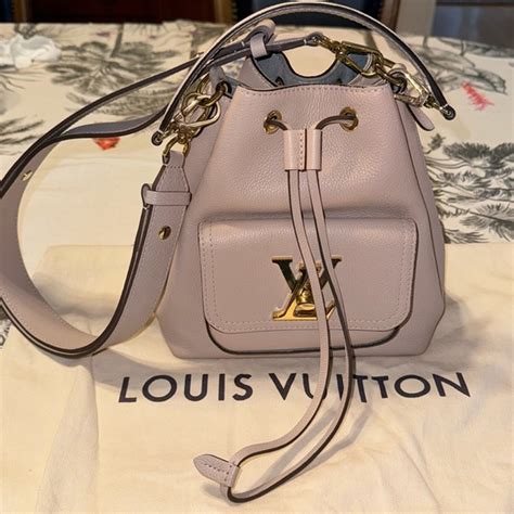 Louis Vuitton Bags Louis Vuitton Lockme Bucket Bag Greige Excellent