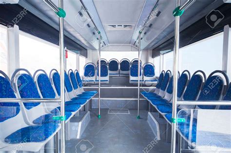 Interior De Autobuses Con Asientos Para Los Pasajeros En El Transporte