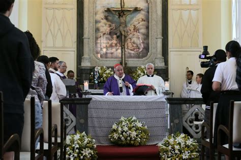 Dia Dos Finados Marcado Por Missas E Homenagens Em Cemit Rios No Rio