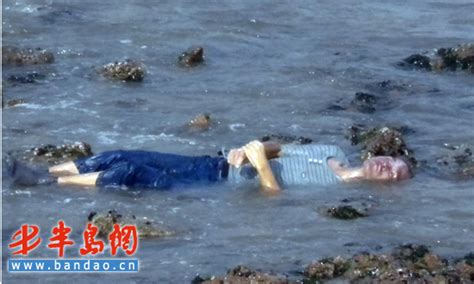 退潮后前海惊现男浮尸 面部浮肿样貌清晰可辨 新闻中心 新浪网