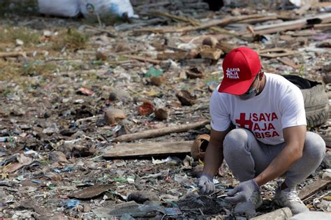 Mengintip Aksi Karyawan Sampoerna Jadi Relawan Bersih Bersih Kota Pada