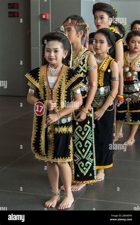 Pakaian Tradisional Kadazan Papar Rinasabandil Traditional Clothing