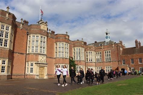 New Hall School Pupils Raise Funds For Cancer Research Uk Brentwood
