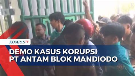 Demo Korupsi PT Antam Blok Mandiodo Di Kejati Sultra Berakhir Ricuh