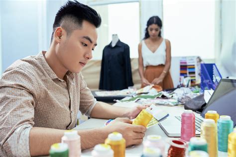 進路選択や就活に役立つ！繊維業界の業界研究。動向や課題を分析｜esmod Fashion Work Media