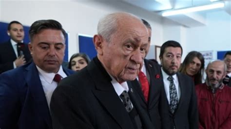 Devlet Bahçelinin yüzü neden mor