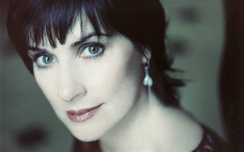 Enya Photo Gallery 30 Best Enya Pics Celebs