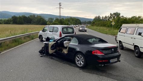 Vorfahrt Missachtet Zwei Verletzte Hoher Sachschaden Neustadt