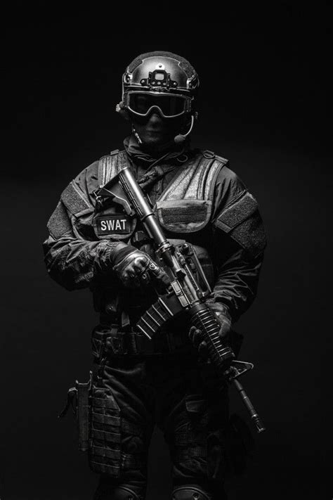 Swat Special Operations Police Officer Premium Photo