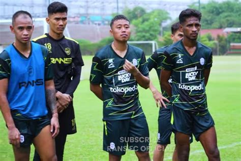 Dicoret Arema Karena Cedera KH Yudo Tampak Ikut Latihan Bareng Rans