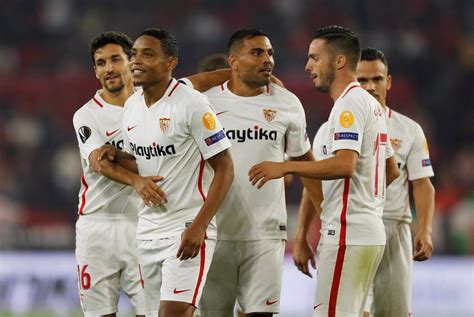 El Sevilla Pasa Sufriendo Y El Villarreal Aplasta Al Almer A Con Una