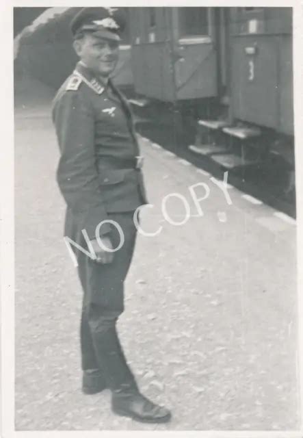 Foto Wk Ii Wehrmacht Soldat Luftwaffe Uniform Am Bahnsteig Abschied J