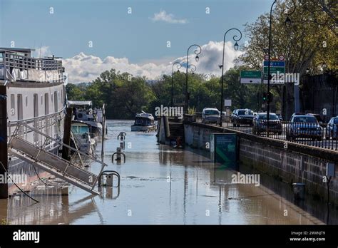 Avignon France St Apr Photopqr Le Dauphine Christophe