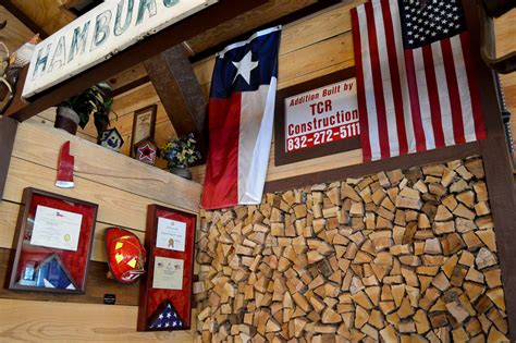 Tin Roof BBQ: Best Restaurants in Houston