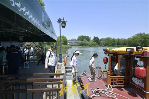 “泉”在济南过五一沉浸式旅游受热捧，大明湖超然楼码头游客排长队 济南社会 舜网新闻