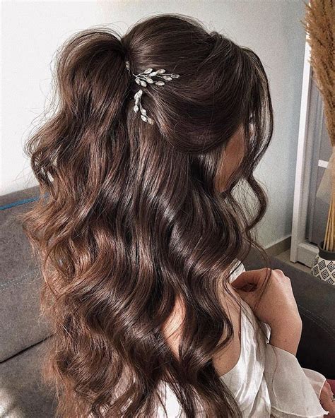 Stunning Prom Hairstyle Ideas To Turn Heads Image 12 Of 14