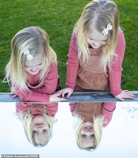 Four Year Old Mirror Image Twins Do Everything In Precisely Opposite Ways Daily Mail Online