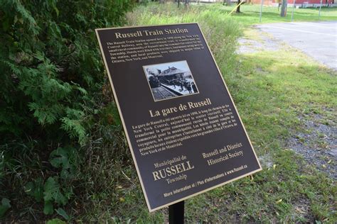 Russell Unveils Two New Historical Plaques Les éditions André Paquette