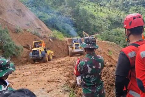 Pencarian Korban Tanah Longsor Di Luwu Dilanjutkan