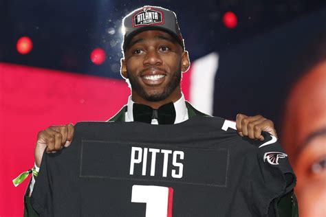 LOOK: Kyle Pitts, Falcons rookies get their uniforms