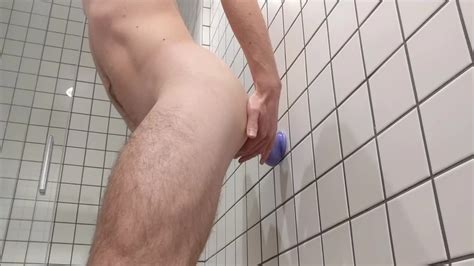 FUCKING MY DILDO IN PUBLIC GYM SHOWERS Vidéos Porno Gratuites YouPornGay