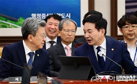 포토 이원재 1차관과 대화하는 원희룡 국토교통부 장관 네이트 뉴스