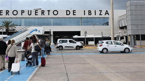 El aeropuerto de Ibiza duplica el tráfico de pasajeros de enero en diez