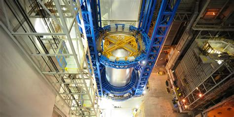 Watch NASA Build a SLS Rocket Fuel Tank in One Minute | Inverse