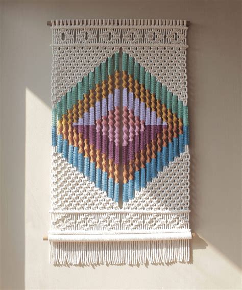 Estos tapices de macramé te deslumbrarán con sus colores y texturas