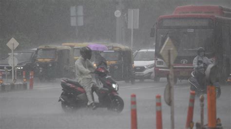 Delhi Receives Light Rainfall Yamuna River Still Above Danger Mark