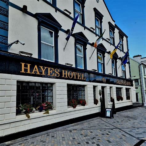 Cusacks Bar at Hayes Hotel - Updated 2024, Gastro Pub in Thurles, Tipperary