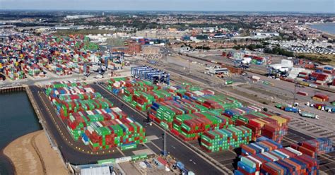 Greve Paralisa O Principal Porto De Carga Do Reino Unido MH Geral