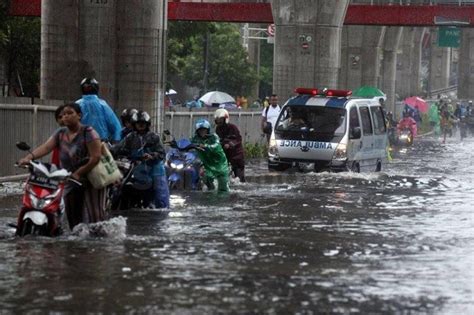 Hujan Lebat Sejak Pagi Ruas Jalan Di Jakarta Terendam Banjir