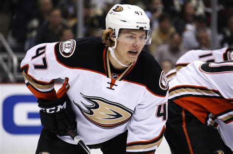 Ducks' Hampus Lindholm signs a six-year, $31.5-million extension - Los ...