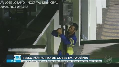 V Deo Homem Preso Ap S Ser Flagrado Subindo Em Ponto De Nibus Para