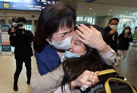 ‘우크라 탈출 고려인 한국행 돕자광주고려인마을 ‘천사들의 특급작전 국민일보