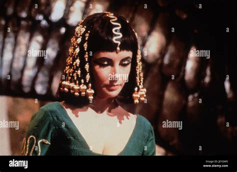 Elizabeth Taylor Cleopatra 1963 Stock Photo Alamy