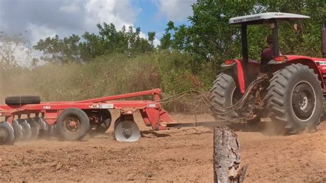 Trator Massey Ferguson 283 Preparando A Terra Seca Para Quando Chover